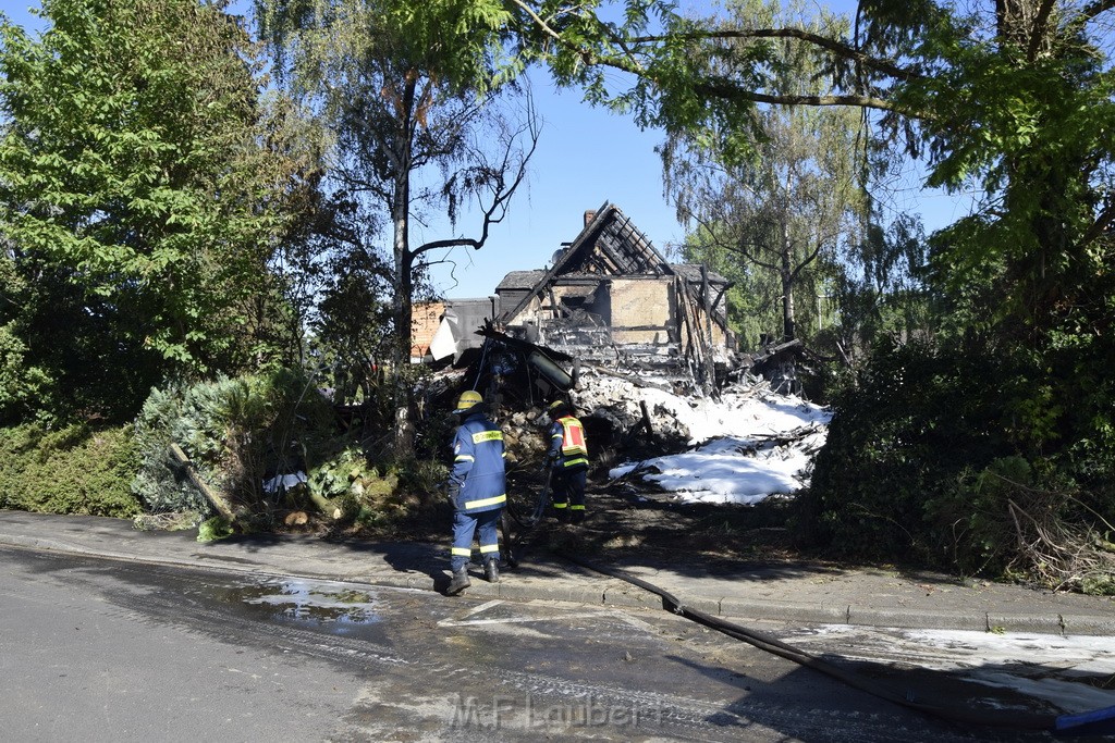 Grossfeuer Einfamilienhaus Siegburg Muehlengrabenstr P1329.JPG - Miklos Laubert